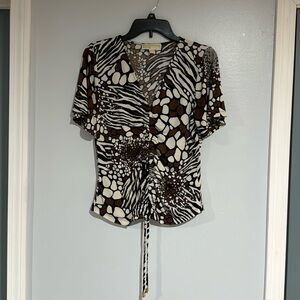 EUC
MICHAEL Michael Kors
Women's Short Sleeve V-Neck Ruched Top